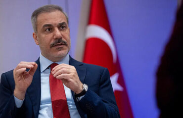 Χακάν Φιντάν κατά Ιράν: «Λανθασμένη επιλογή οι επιθέσεις στα κράτη του Κόλπου»