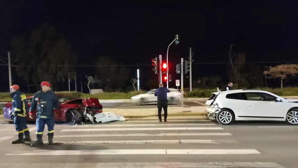 Καραμπόλα πέντε οχημάτων στη λεωφ.Ποσειδώνος: Ένας νεκρός και δύο τραυματίες