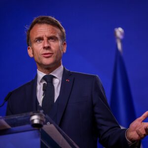 Ε.Μακρόν: «Eναέρια μέσα και φρεγάτα Languedoc φτάνουν στην Κύπρο – Στη Μεσόγειο το Σαρλ ντε Γκωλ»