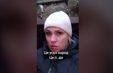 Ουκρανή καταγράφει με το κινητό της την στιγμή που βομβαρδίζεται το καταφύγιό της από ρωσικά αεροσκάφη (βίντεο)