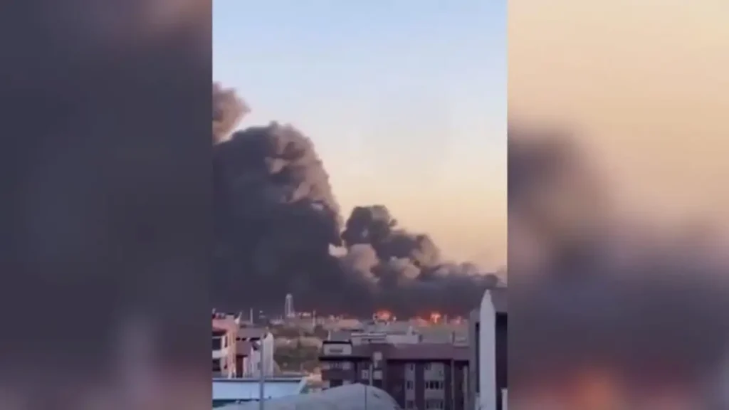 Ιράν: Στις φλόγες το αεροδρόμιο της Τεχεράνης μετά από επίθεση drones – Πολλαπλές εκρήξεις (βίντεο)