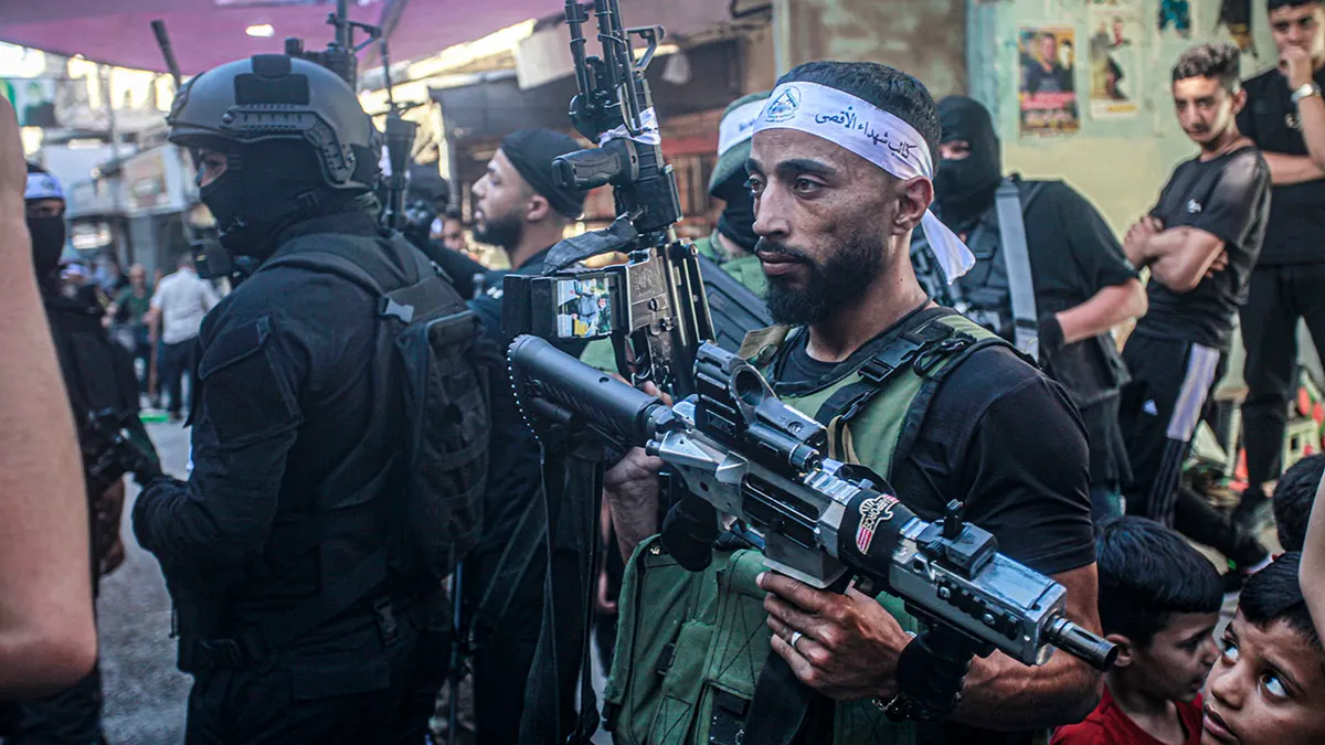 Ντ.Τραμπ: Εξετάζει το ενδεχόμενο υποστήριξης ανταρτικών ομάδων εντός του Ιράν