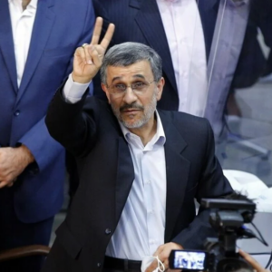 Οι Ιρανοί δείχνουν βίντεο με ζωντανό τον πρώην πρόεδρο της χώρας Μ.Αχμαντινετζάντ που οι Ισραηλινοί λένε ότι σκότωσαν!