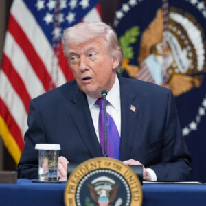 Ν.Τραμπ για πόλεμο στο Ιράν: «Είναι επιτυχημένος – Του βάζω 15 στα 10 – Είναι τρελοί, θα είχαν και πυρηνικά»