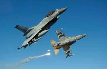 Βίντεο-ντοκουμέντο: Η στιγμή που το ελληνικό F-16 καταρρίπτει το ιρανικό drone νοτιοανατολικά της Κύπρου