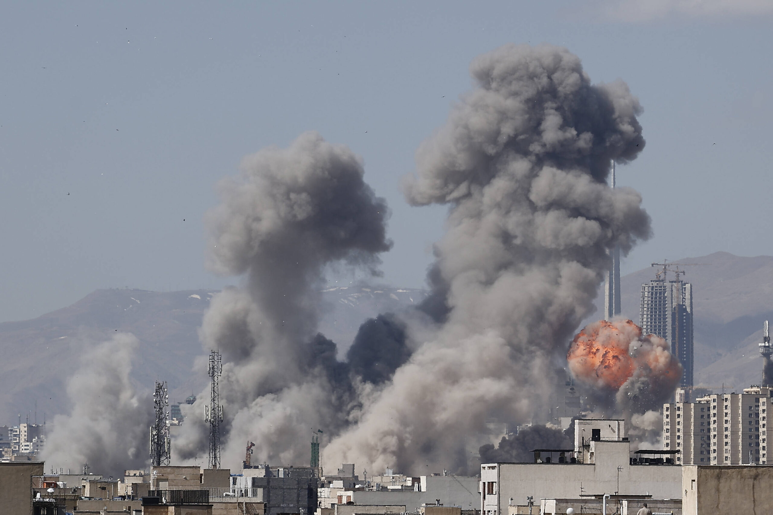 Ισραηλινό σφυροκόπημα στην Τεχεράνη – Ετοιμάζουν να ρίξουν νέα drone στην μάχη οι Ιρανοί (βίντεο)