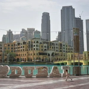 Όπου φύγει-φύγει οι ζάμπλουτοι του Ντουμπάι – Πληρώνουν εξοφρενικές τιμές για να γλιτώσουν από τους πυραύλους