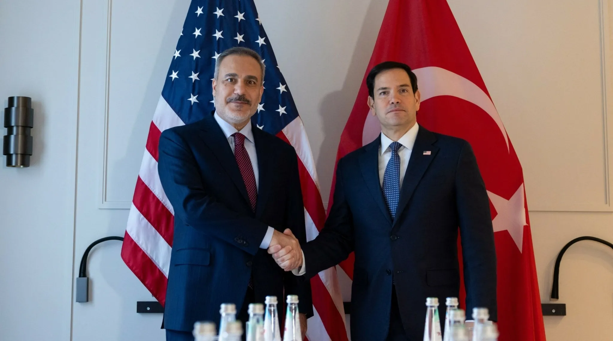 Τηλεφωνική επικοινωνία Μ.Ρούμπιο και Χακάν Φιντάν