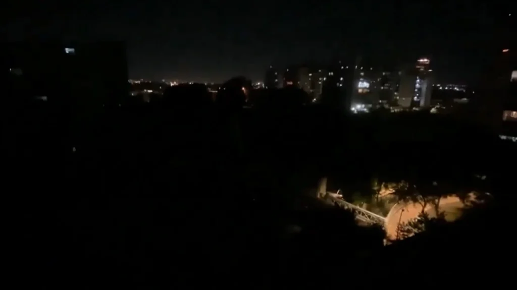 Η στιγμή που το επίγειο Phalanx αναχαιτίζει ιρανικό πύραυλο στην αμερικανική βάση στο Ιράκ (βίντεο)