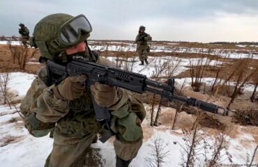 Οι δυνάμεις της Μόσχας κατέλαβαν την Ριζντβιάνοα και ύψωσαν την ρωσική σημαία – Δείτε φωτογραφίες