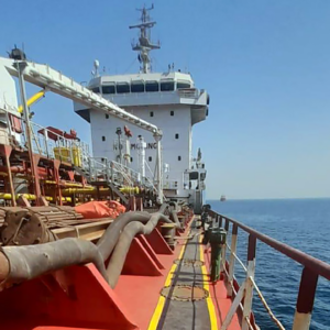 ΗΑΕ: Βλήμα κτύπησε τάνκερ που βρισκόταν 10 ναυτικά μίλια ανατολικά της Φουτζάιρα