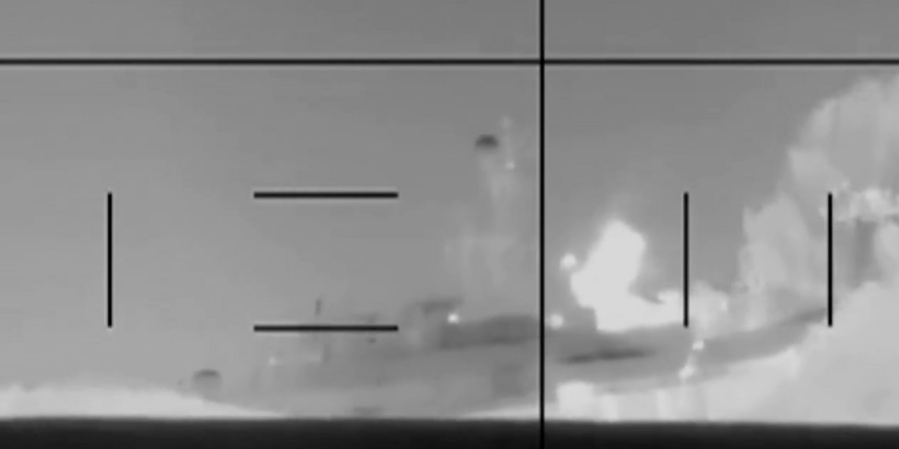 Απίστευτο: Η στιγμή που αμερικανική τορπίλη βυθίζει την ιρανική φρεγάτα στη Σρι Λάνκα (βίντεο)