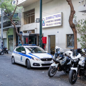 Άγνωστοι τραυμάτισαν ανήλικο έξω από σχολείο στον Άγιο Παντελεήμονα