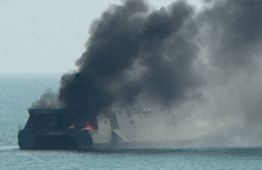 Οι Αμερικανοί χτύπησαν την ιρανική κορβέτα «Shahid Sayyad Shirazi» στον Περσικό Κόλπο – Δείτε βίντεο