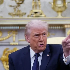 Η Γερουσία διατηρεί την απεριόριστη εξουσία στον Ν.Τραμπ για τον πόλεμο κατά του Ιράν