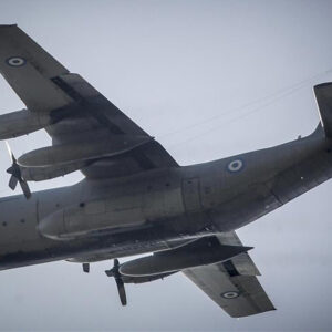 Στην Ελευσίνα το C-130 με τους 91 Έλληνες που είχαν εγκλωβιστεί στο Άμπου Ντάμπι