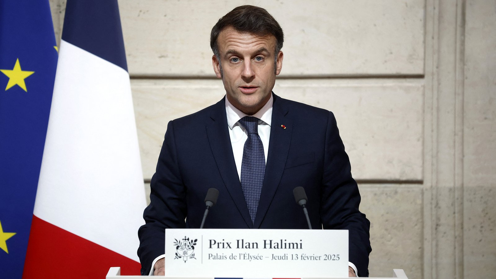 Ο Ε.Μακρόν απαντά στο αίτημα του Ζ.Αούν: «Θα στείλουμε τεθωρακισμένα οχήματα στον Λίβανο»