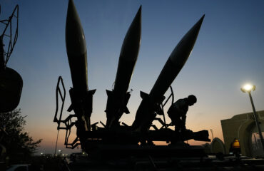 Ισραηλινός Στρατός: «Έχουμε καταστρέψει περίπου 300 συστήματα εκτόξευσης πυραύλων του Ιράν»