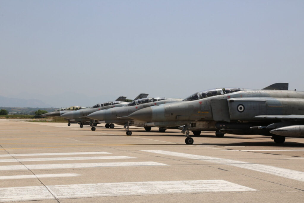 Προσήχθη 23χρονος Ιρακινός στα Μέγαρα: Τον είδαν να βιντεοσκοπεί έξω από τη στρατιωτική βάση στη Πάχη