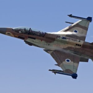 Ισραηλινός πιλότος πετά πάνω από την Τεχεράνη και το καταγράφει σε βίντεο: «Πηγαίνουμε για να βομβαρδίσουμε»