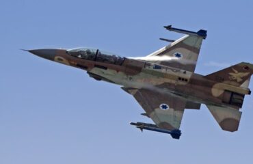 Ισραηλινός πιλότος πετά πάνω από την Τεχεράνη και το καταγράφει σε βίντεο: «Πηγαίνουμε για να βομβαρδίσουμε»