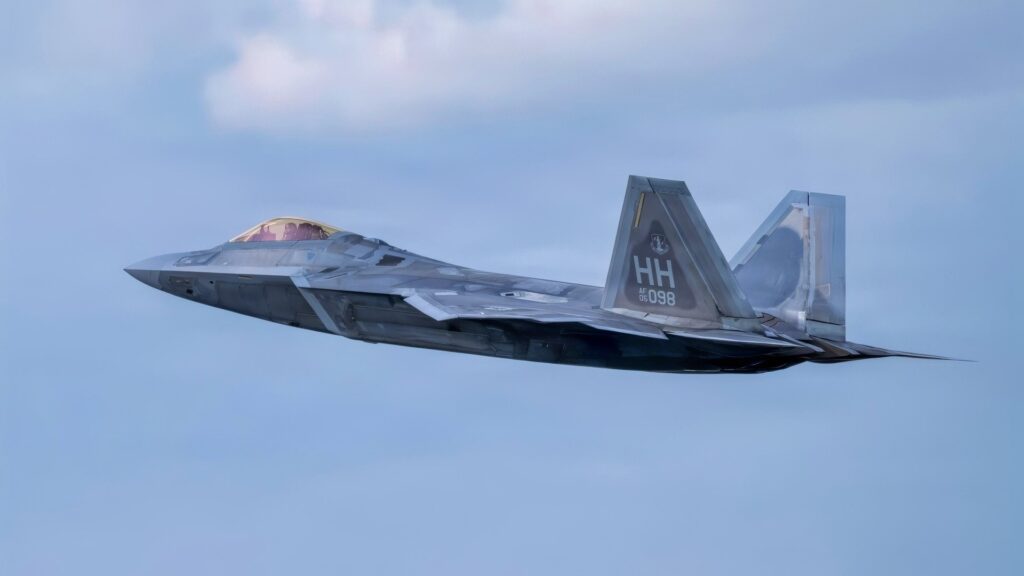 Αμερικανός πιλότος stealth F-22 είχε αφήσει ανοικτό τον αναμεταδότη και «πρόδωσε» το αεροσκάφος!