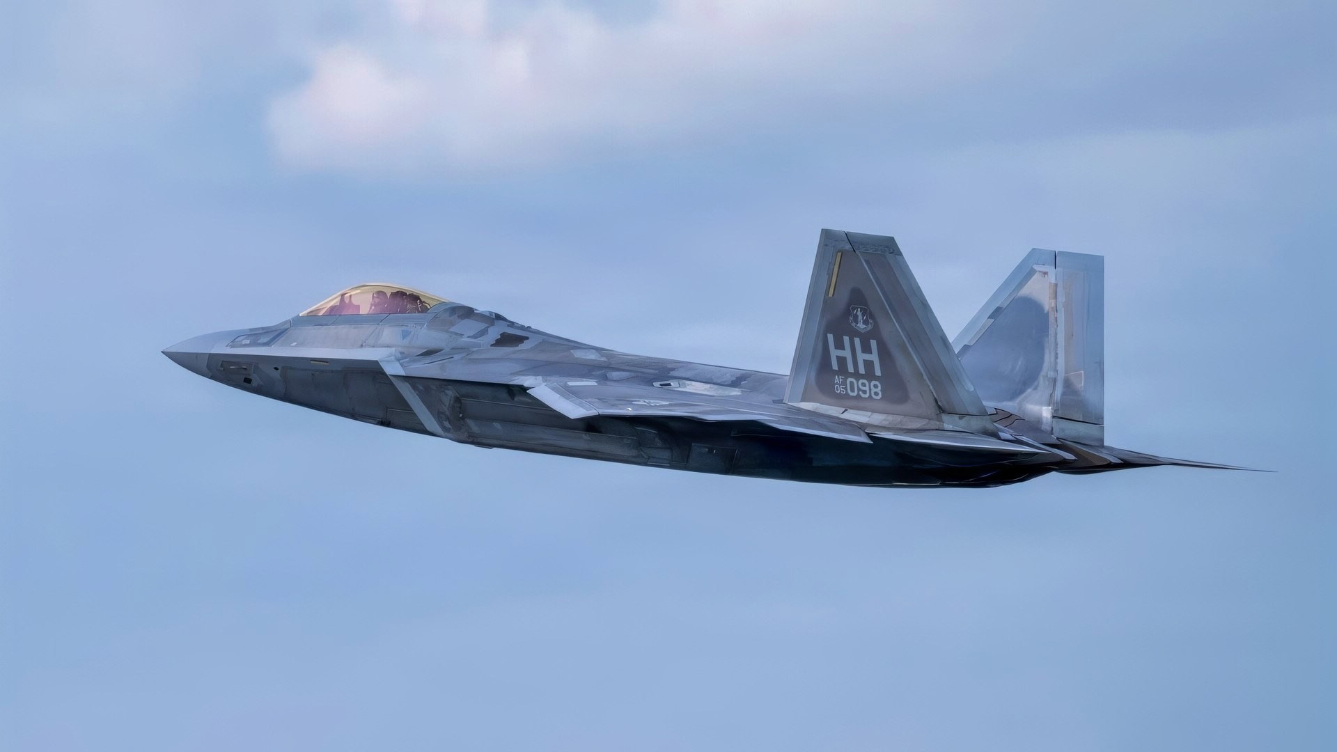 Αμερικανός πιλότος stealth F-22 είχε αφήσει ανοικτό τον αναμεταδότη και «πρόδωσε» το αεροσκάφος!