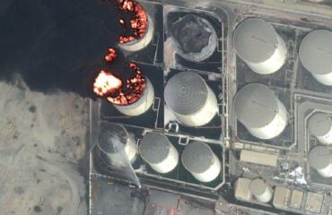 ΗΑΕ: Δορυφορικές εικόνες δείχνουν μεγάλη πυρκαγιά στις πετρελαϊκές εγκαταστάσεις στη Φουτζέιρα