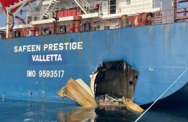 Στενό του Ορμούζ: Βοηθητικό πλοίο με σημαία των ΗΑΕ χτυπήθηκε από πυραύλους – Στους οκτώ οι νεκροί