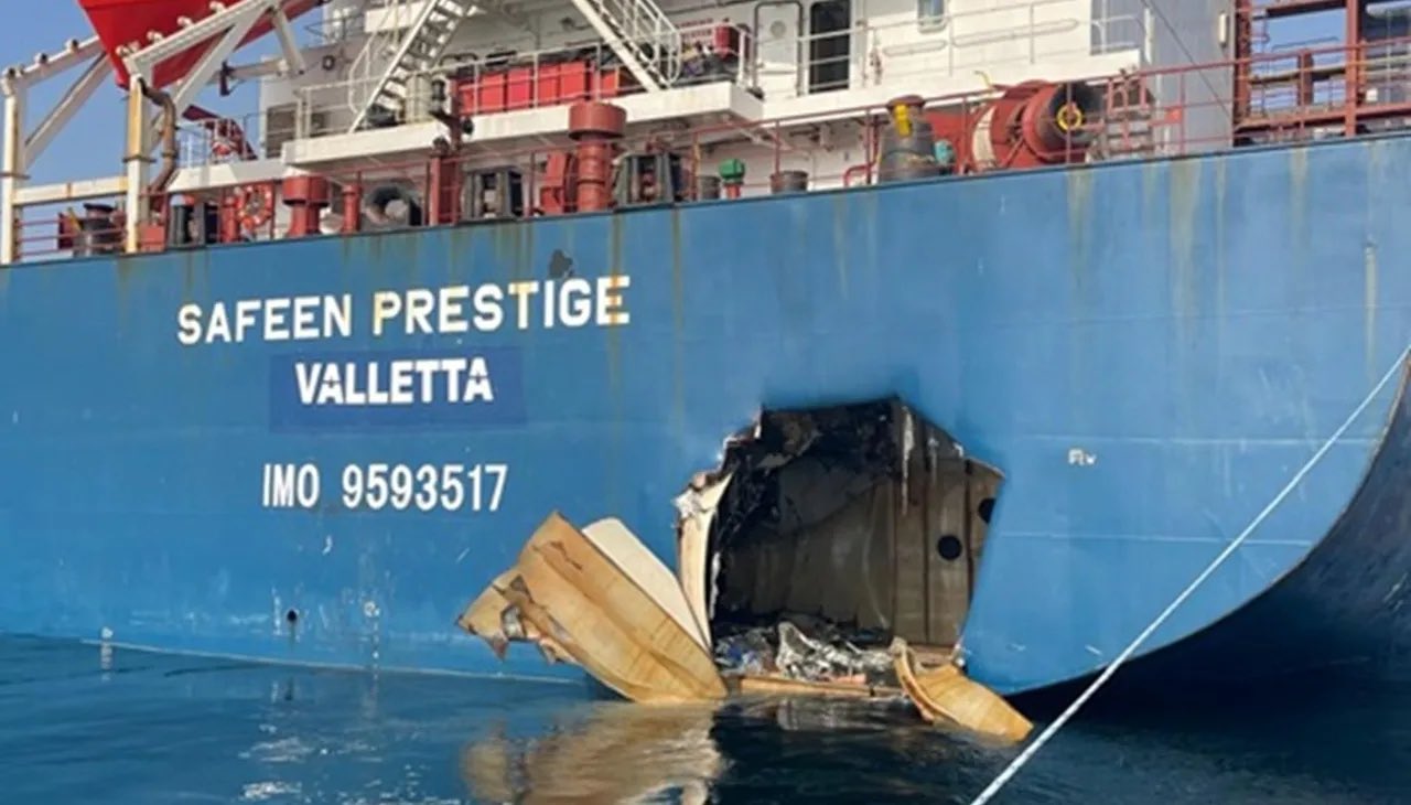 Στενό του Ορμούζ: Βοηθητικό πλοίο με σημαία των ΗΑΕ χτυπήθηκε από πυραύλους – Στους οκτώ οι νεκροί