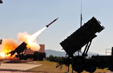 Βίντεο: Τριπλή εκτόξευση βλημάτων Patriot αλλά ο ιρανικός πύραυλος τους αποφεύγει