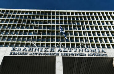 Πανικός στη ΓΑΔΑ: Άνδρας δηλώνει πως «φοράει» εκρηκτικό μηχανισμό