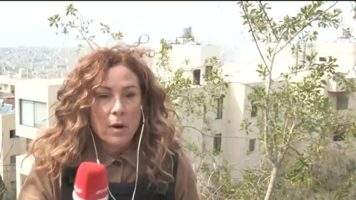 Η στιγμή που βόμβα έπεσε κοντά στο συνεργείο του MEGA στο Λίβανο (σοκαριστικό βίντεο)