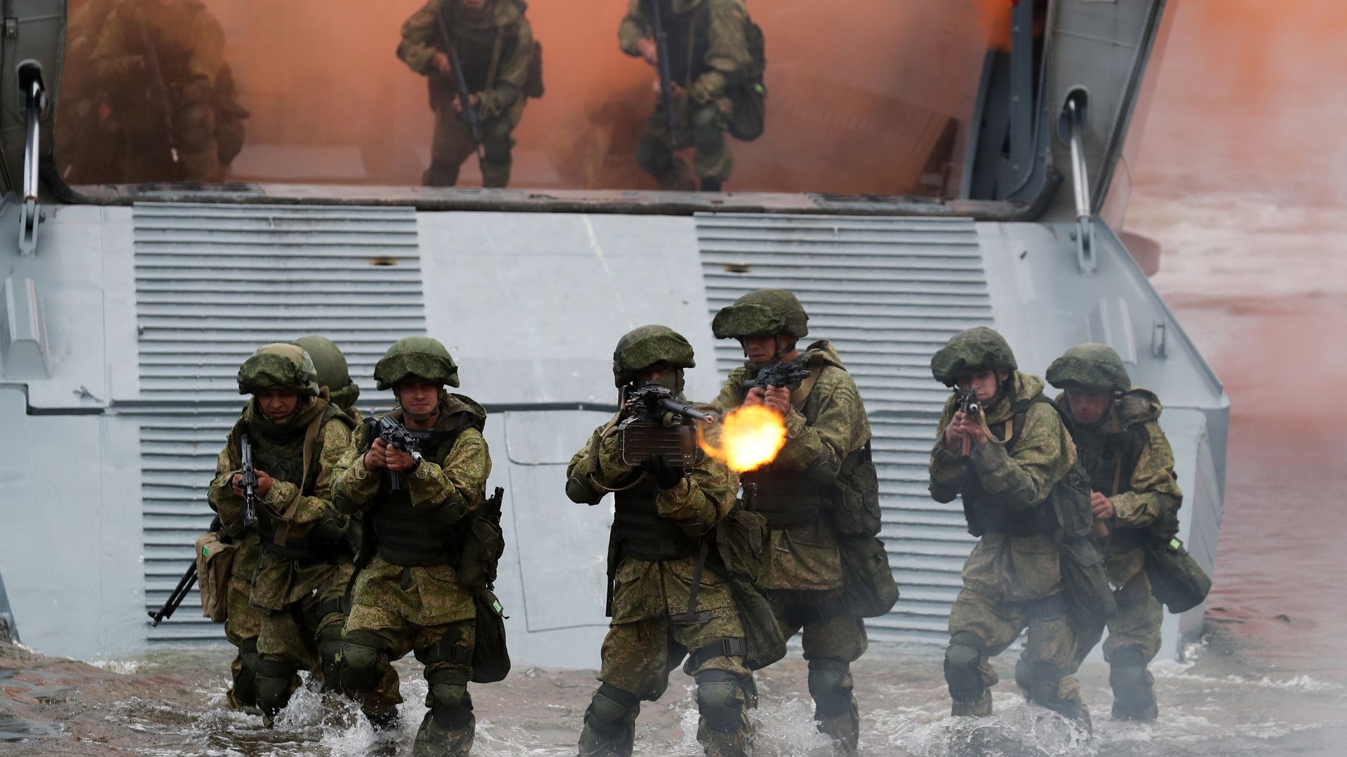 Σπάνιες εικόνες από την συγκέντρωση Ρώσων πεζοναυτών πριν επιτεθούν στην περιφέρεια Ντνιπροπετρόφσκ – Δείτε βίντεο