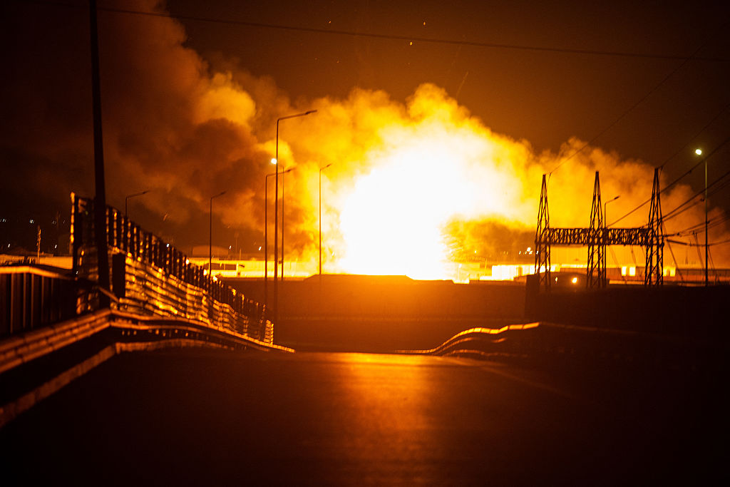 Bίντεο: Ανατινάχτηκαν από ιρανικά drones εγκαταστάσεις αμερικανικών εταιρειών στην Βασόρα στο Ιράκ