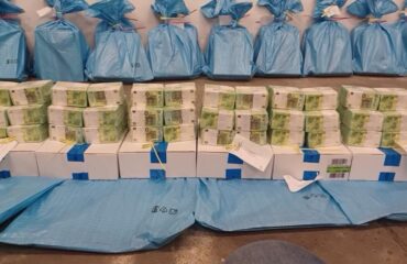 Ουγγαρία: Κατάσχεσε εκατομμύρια ευρώ σε μετρητά και ράβδους χρυσού από ουκρανική αυτοκινητοπομπή (βίντεο)