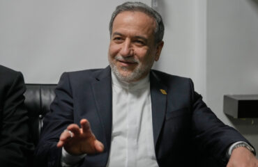 Αμπάς Αραγτσί: «Οι ΗΠΑ επιτέθηκαν σε μονάδα αφαλάτωσης – Διέπραξαν ένα κατάφωρο και απελπισμένο έγκλημα»