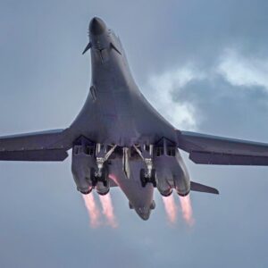 Βομβαρδιστικά B-1 των ΗΠΑ μεταφέρονται σε βρετανική βάση της RAF (βίντεο)