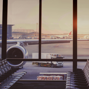 Με νέες πτήσεις οι αεροπορικές εταιρείες επιχειρούν να εκκενώσουν τους εγκλωβισμένους ταξιδιώτες στην Μέση Ανατολή