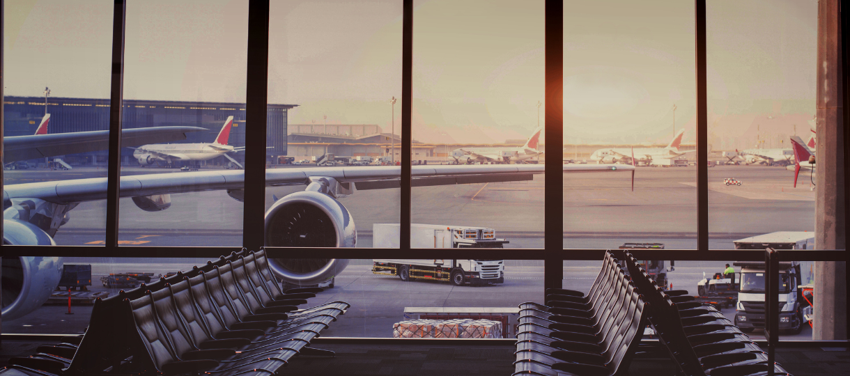 Με νέες πτήσεις οι αεροπορικές εταιρείες επιχειρούν να εκκενώσουν τους εγκλωβισμένους ταξιδιώτες στην Μέση Ανατολή