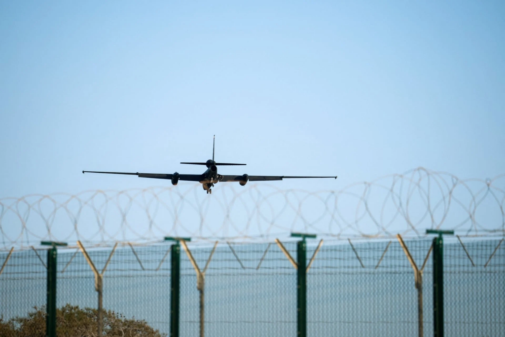 ΥΠΑΜ Βρετανίας: «Οι ΗΠΑ χρησιμοποιούν βρετανικές βάσεις για συγκεκριμένες αμυντικές επιχειρήσεις»