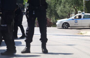 Tρίπολη: Nεκρή αστυνομικός μετά από πυροβολισμό μέσα στο σπίτι της