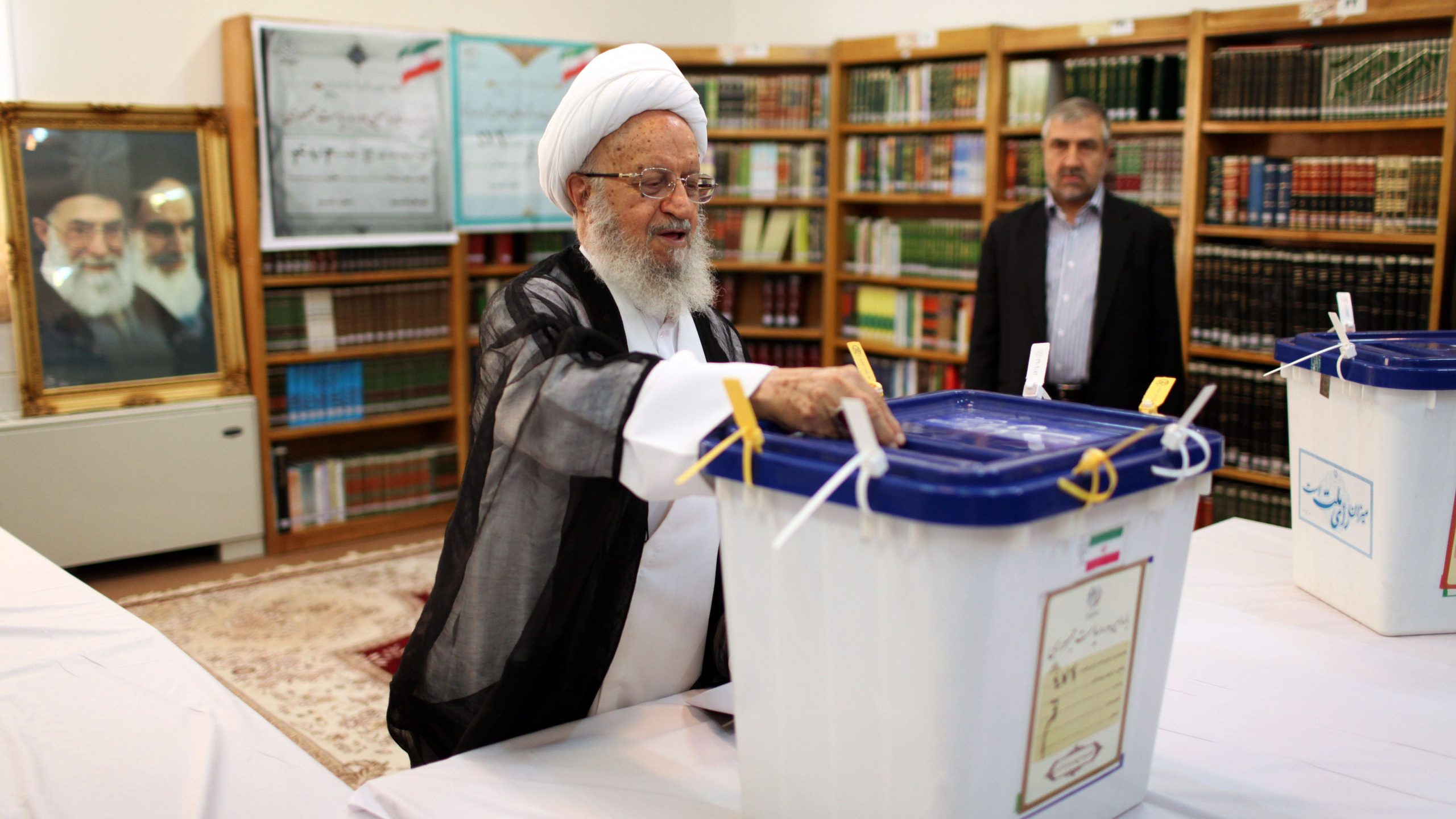 Μακαρέμ Σιραζί: «Να εκλέξουμε άμεσα ηγέτη» λέει ο Ιρανός επικεφαλής του σιιτικού Κλήρου