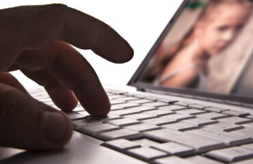 Συνελήφθη 82χρονος στην Αχαΐα για παιδική πορνογραφία: Είχε ακατάλληλα βίντεο ακόμη και από τα εγγόνια του!