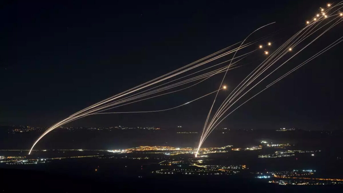 Νέο κύμα ισραηλινών βομβαρδισμών στο Ιράν: Κτυπήθηκε διυλιστήριο πετρελαίου στη Τεχεράνη (βίντεο)