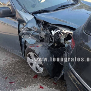 Τροχαίο ατύχημα στη Λαμία: Αυτοκίνητα συγκρούστηκαν κοντά σε φαρμακείο – Δείτε φωτογραφίες