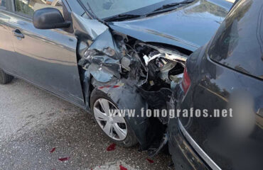 Τροχαίο ατύχημα στη Λαμία: Αυτοκίνητα συγκρούστηκαν κοντά σε φαρμακείο – Δείτε φωτογραφίες