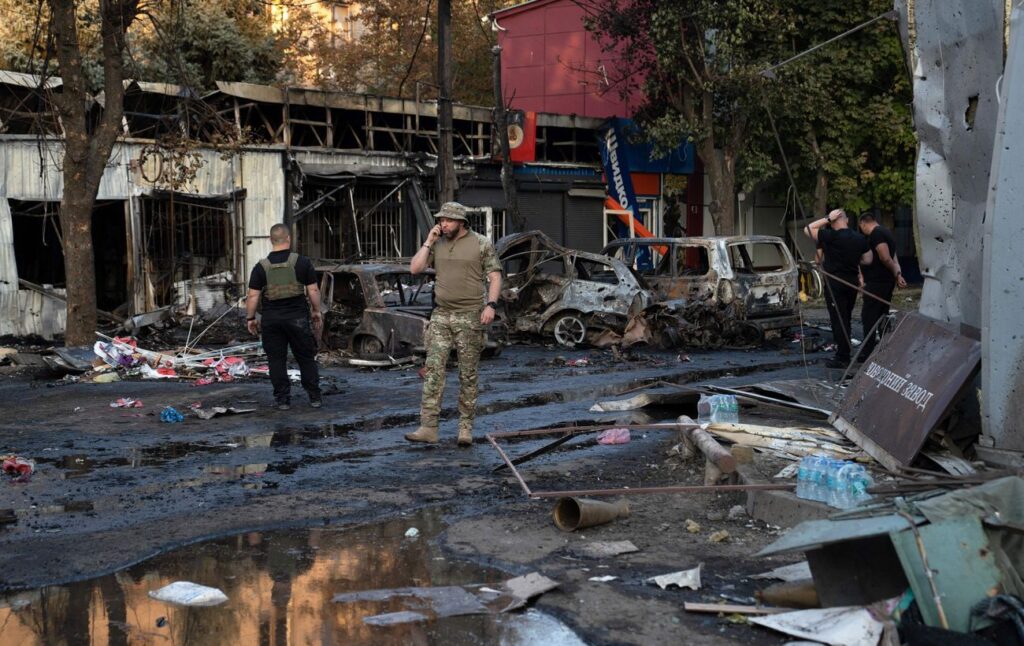 Αστραπιαίος βομβαρδισμός με ρωσική FAB-3000 κατέστρεψε φράγμα νερού στην Κονσταντινόβκα – Δείτε βίντεο