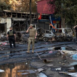 Αστραπιαίος βομβαρδισμός με ρωσική FAB-3000 κατέστρεψε φράγμα νερού στην Κονσταντινόβκα – Δείτε βίντεο