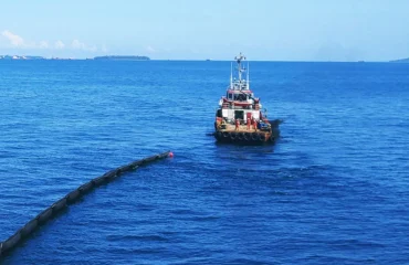 Διεθνή Ύδατα: Τουρκικό πολεμικό πλοίο επενέβη μέσω ασυρμάτου σε σκάφος που πόντιζε καλώδια κοντά στην Αμοργό